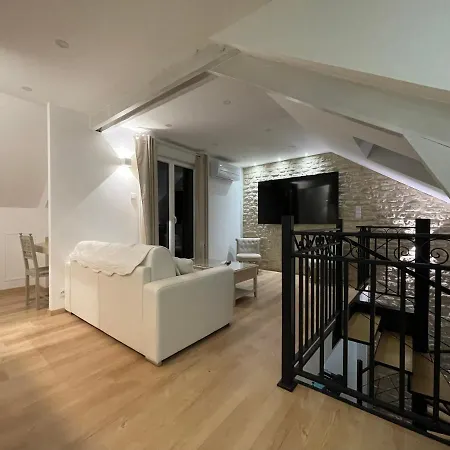 Duplex Vieux Marche Quartier Historique Wifi/parking Apartment *