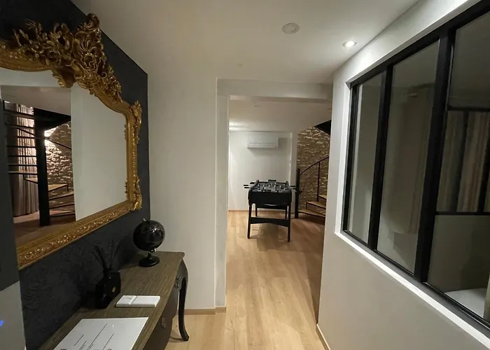 Duplex Vieux Marche Quartier Historique Wifi/parking Apartment