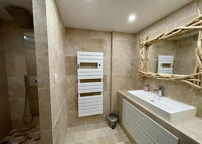 Duplex Vieux Marche Quartier Historique Wifi/parking Apartment *